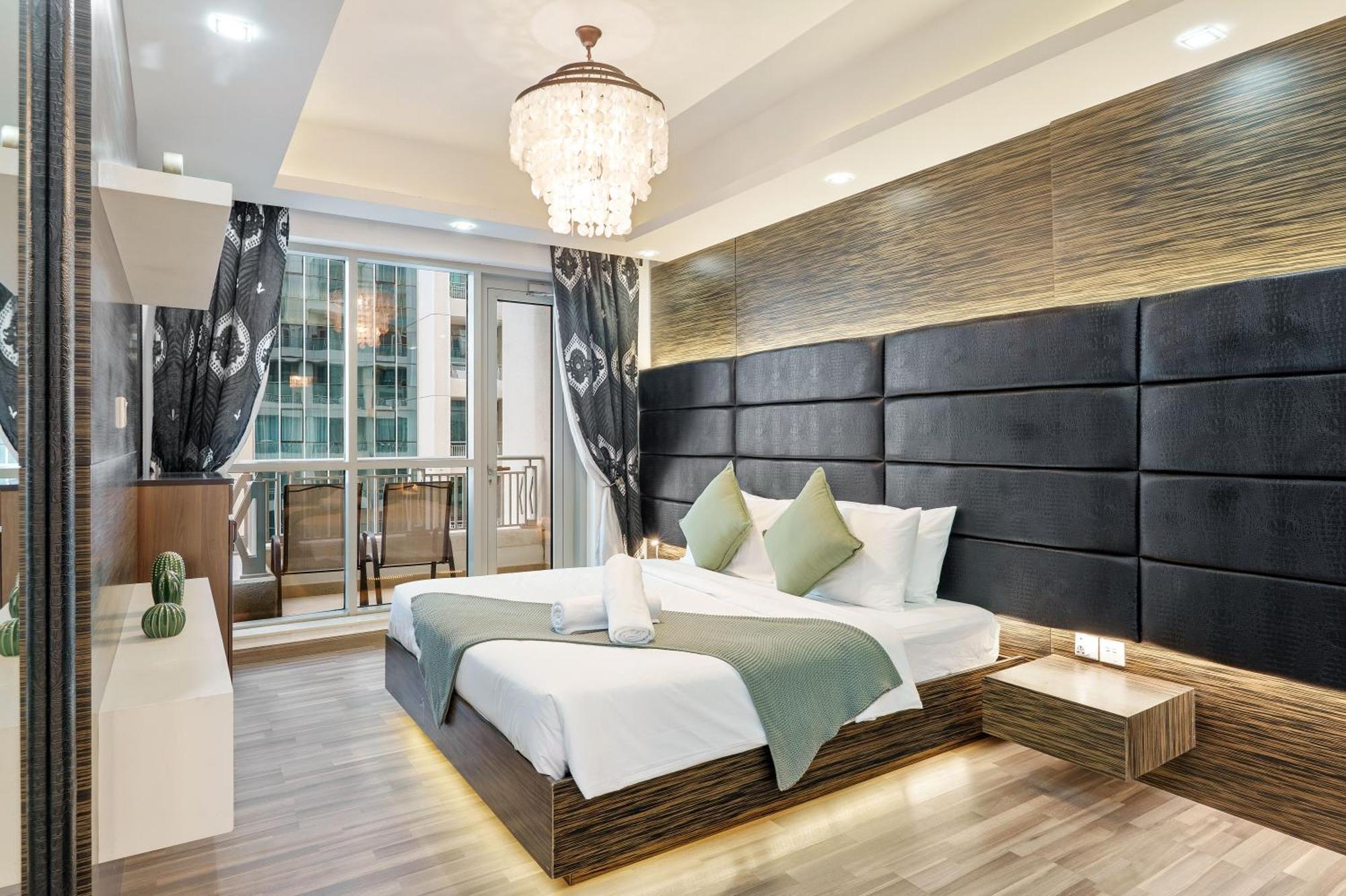 2br In Downtown With Burj Khalifa & Fountain Views