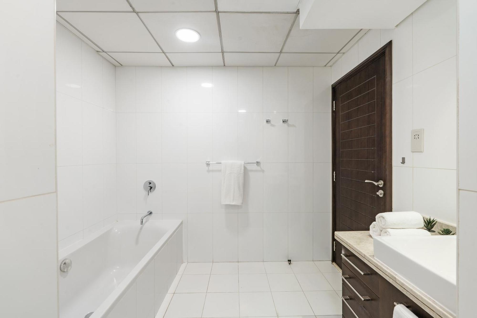 2br In Downtown With Burj Khalifa & Fountain Views Apartment