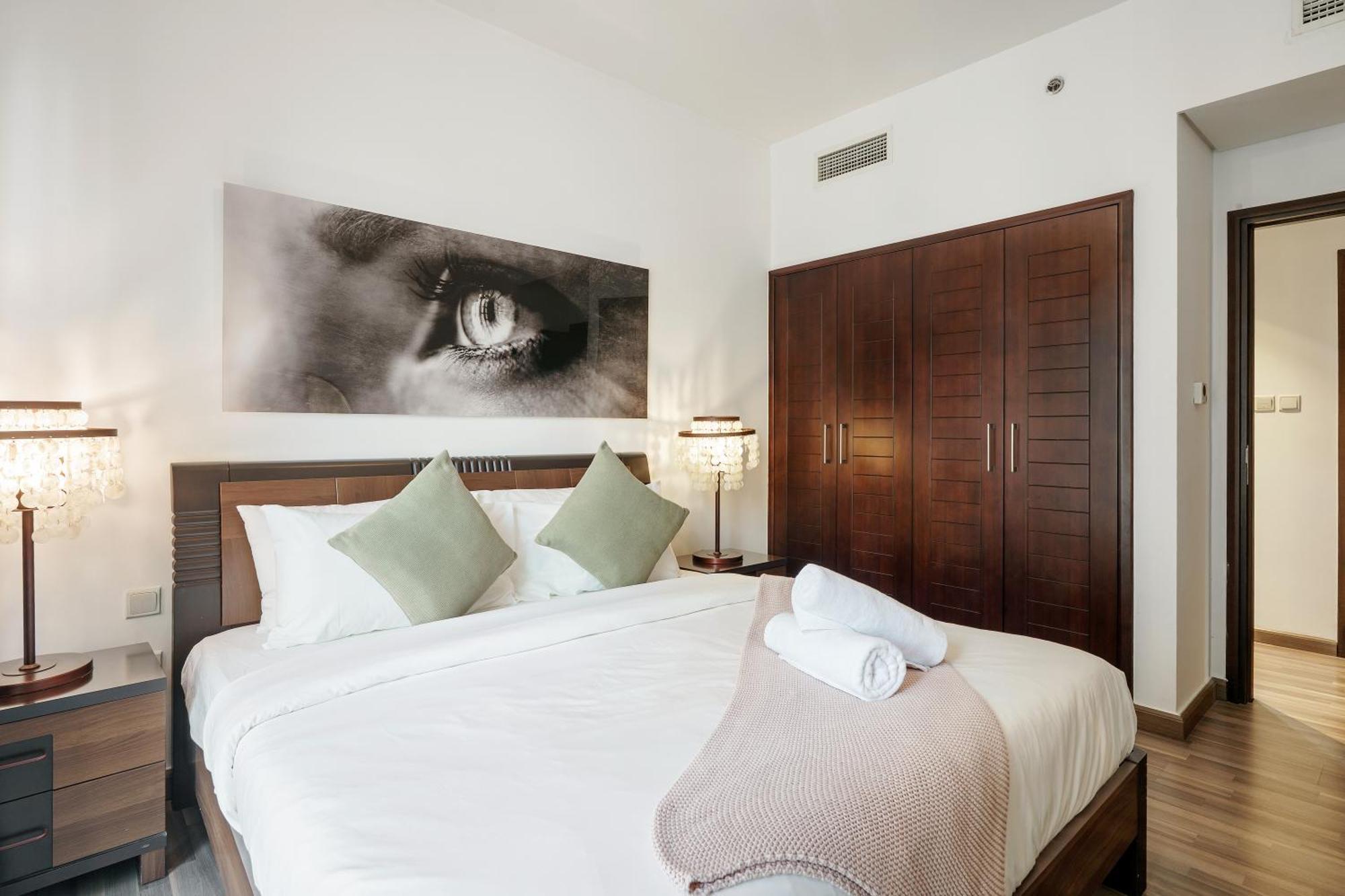 2br In Downtown With Burj Khalifa & Fountain Views Apartment *